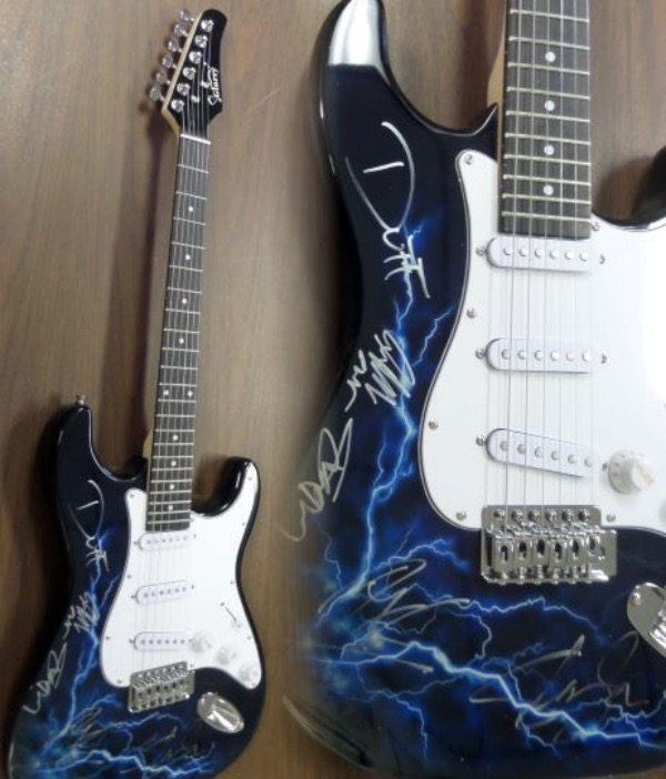 This GORGEOUS blue lightning strike style electric guitar is in mint shape and comes signed by ALL 5 original band mates in silver. Comes in original box with carry bag, cords, etc. included and signed by AXL, SLASH, DUFF, IZZY, & STEVEN(very rare to have Steven sign this) ! Retails well into the low thousands and RARE with the main 5 guys. WOW!!