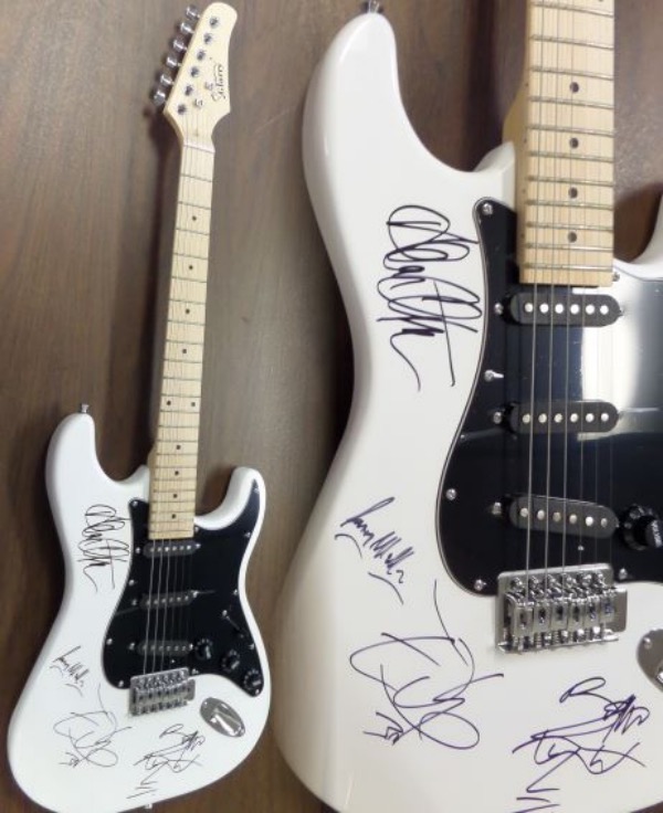 This STUNNING mint white electric beauty comes in box with original carry bag, straps,etc.  It comes signed perfectly in black by ALL 4 guys with a great personal portrait of his face by Bono.  Also included are Adam Clayton, Larry Mullen Jr. & the Edge.  Guaranteed authentic and retails into the thousands easily.
