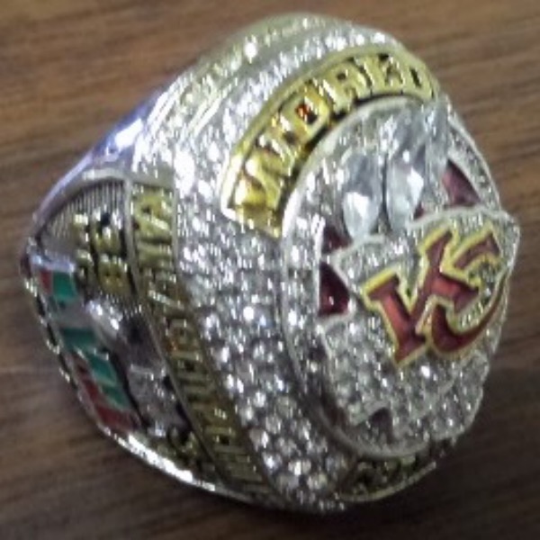 This brand new ring is a mens size 11 and mint. It commemorates the recent victory over the Eagles and has the score on 1 shank and MAHOMES on the other. Heavy duty and ideal for display or wearing for the Chiefs fan! 