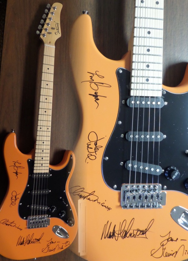 This GORGEOUS mint electric guitar is great-looking, and comes signed by ALL 5 legends from this history-making band in gorgeous silver sharpies! Included are MICK, STEVIE, LINDSEY, JOHN, & CHRISSY!!!  Very rare and comes with case, straps, cords,etc. in original box. Retails well into the low thousands easily and displays perfectly and ideal for the Rock collector.