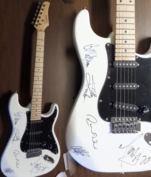 This mint white beauty is stunning with a unique look and design to it and comes signed gorgeously by MICK, KEITH, CHARLIE, BILL, & RONNIE. Great auto's and guaranteed authentic. Retail is well into the thousands from  1 of the best rock bands of all-time. Ideal for display and comes in original box with carry case, pick-ups,etc! STUNNING!