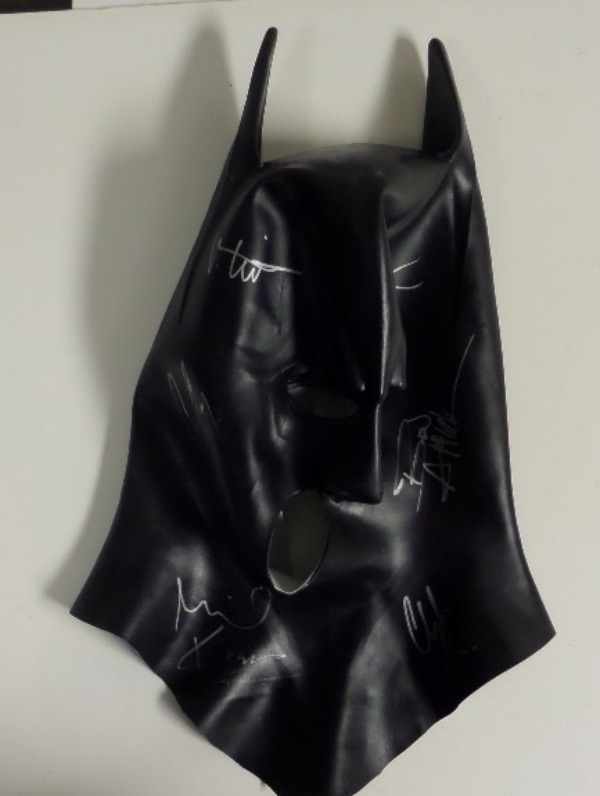 This high quality black latex mask is in mint shape and comes signed in silver by 6 stars that played the caped crusader on the big screen!  Included are CLOONEY, KEATON, BALE, KILMER, AFFLECK, & PATTINSON!  Sig's are in great shape and display wonderfully.  Guaranteed authentic and i have not seen another around this nice! High retail. 